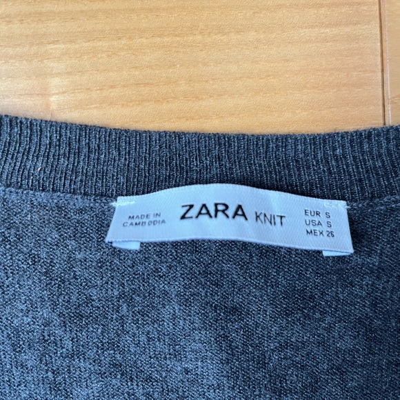 Zara Grey knit with pearl embellishment - size small - Picture 2 of 3